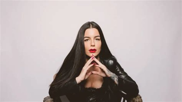 Candice Cuoco biografía, edad, altura, esposa, net worth, familia