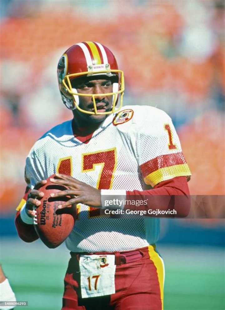 Doug Williams biografía, edad, altura, esposo, net worth, familia