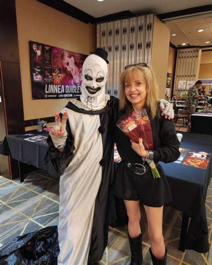 Linnea Quigley biografía, edad, altura, esposa, net worth, familia