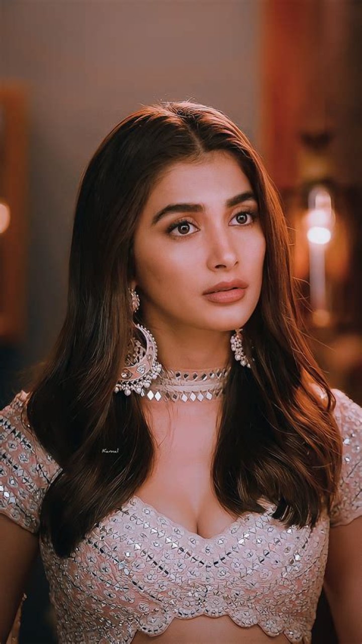 Pooja Hegde Biography, Age, Height, Husband, Net Worth, Family