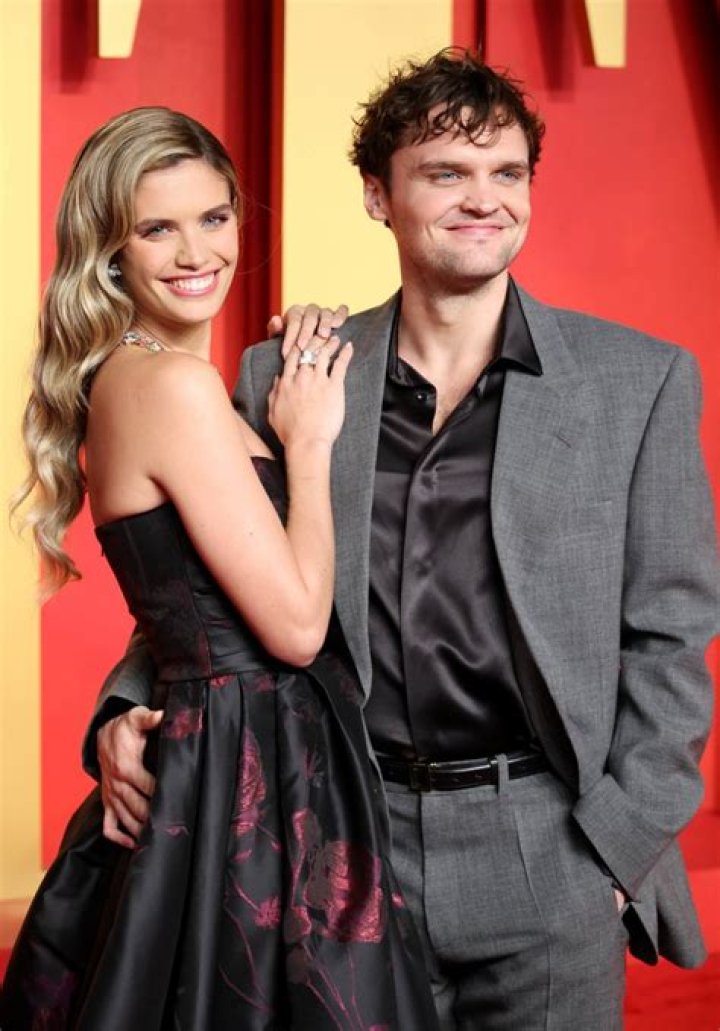 Ray Nicholson Biography, Age, Height, Wife, Net Worth, Family