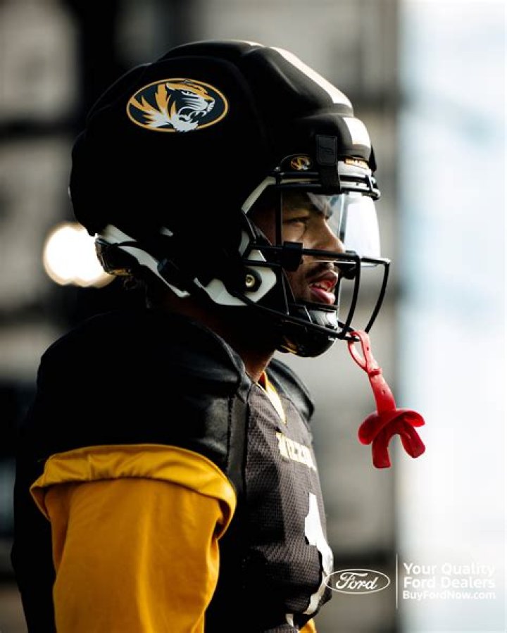 Robert Ford Biography, Age, Height, Wife, Net Worth, Family